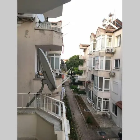 Sahil Bandına 100 mt Site içinde 2+1 daire Daire *