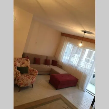Sahil Bandına 100 mt Site içinde 2+1 daire Daire