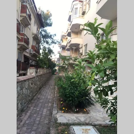 Daire Sahil Bandına 100 mt Site içinde 2+1 daire Fethiye